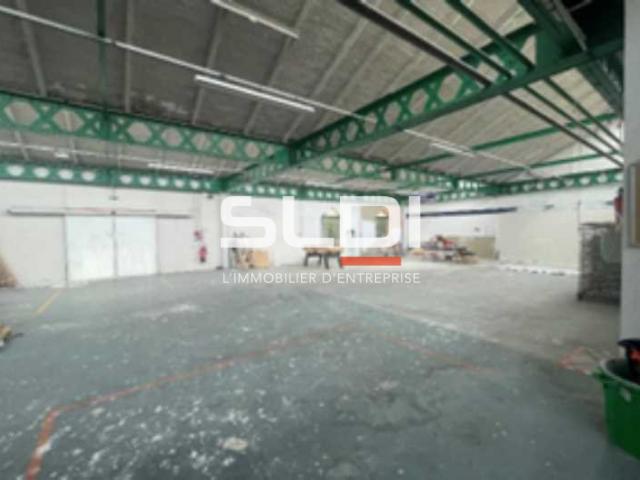 Locaux d'activités A LOUER - VILLEURBANNE - 2 400 m²