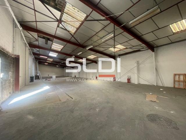 Locaux d'activités A VENDRE - VILLEURBANNE - 3 350 m²