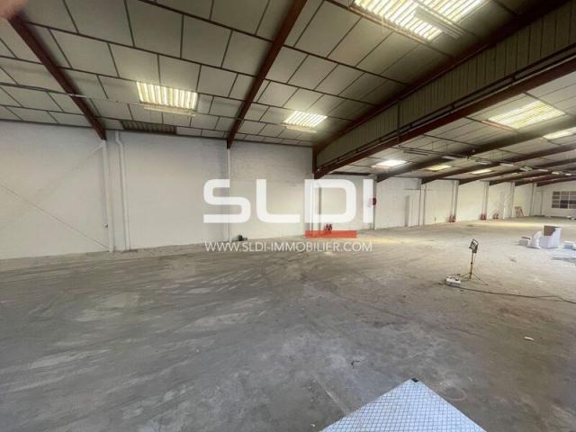 Locaux d'activités A VENDRE - VILLEURBANNE - 3 350 m²