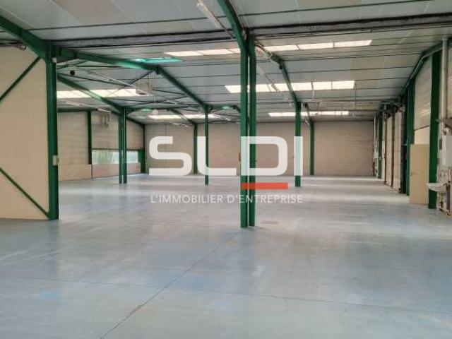 Locaux d'activités A LOUER - SAINT GENIS LAVAL - 1 607 m²