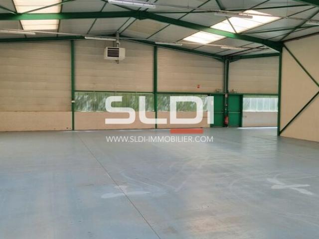 Locaux d'activités A LOUER - SAINT GENIS LAVAL - 1 607 m²