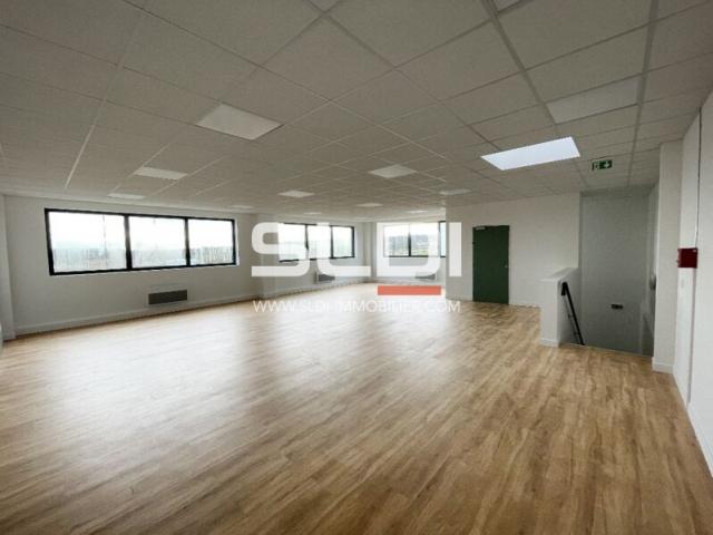 Locaux d'activités A VENDRE - VAULX EN VELIN - 371 m²