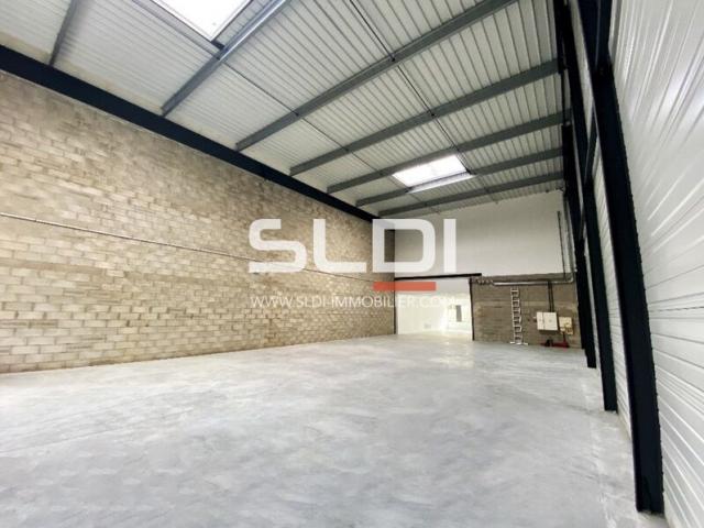 Locaux d'activités A VENDRE - VAULX EN VELIN - 371 m²