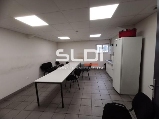Locaux d'activités A VENDRE - BEAUVOIR DE MARC - 1 870 m²