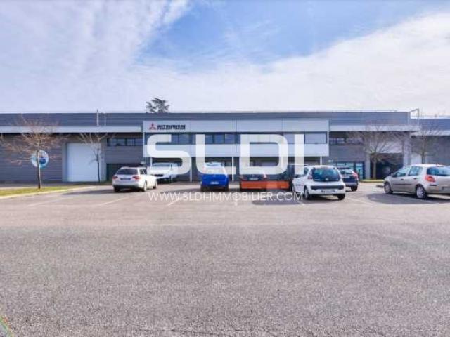 Locaux d'activités A LOUER - SAINT PRIEST - 1 075 m²
