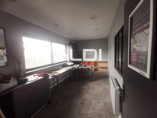 Locaux d'activités A LOUER - SAINT JEAN DE BOURNAY - 420 m²