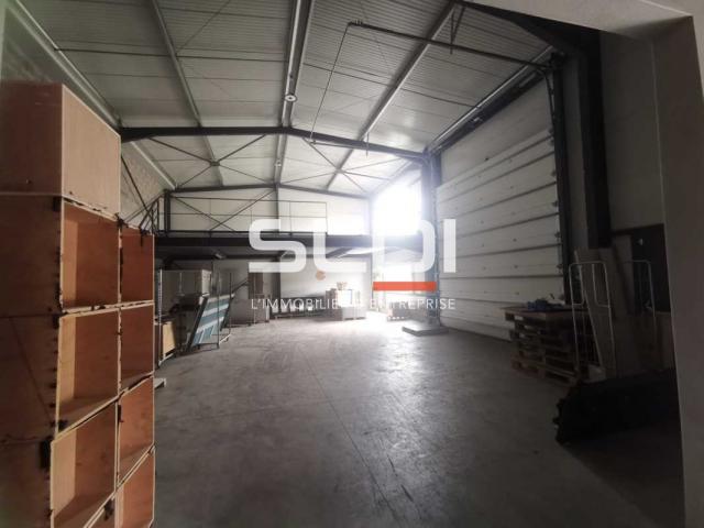 Locaux d'activités A LOUER - SAINT JEAN DE BOURNAY - 420 m²