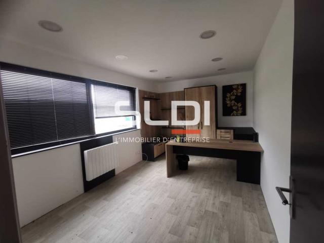 Locaux d'activités A LOUER - SAINT JEAN DE BOURNAY - 420 m²