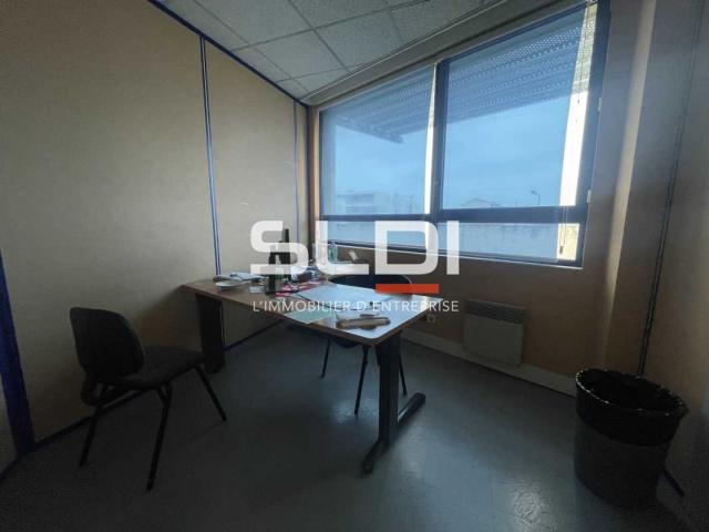 Bureaux A VENDRE - VAULX EN VELIN - 925 m²