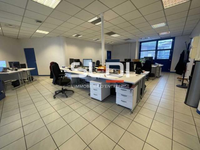 Bureaux A VENDRE - VAULX EN VELIN - 925 m²