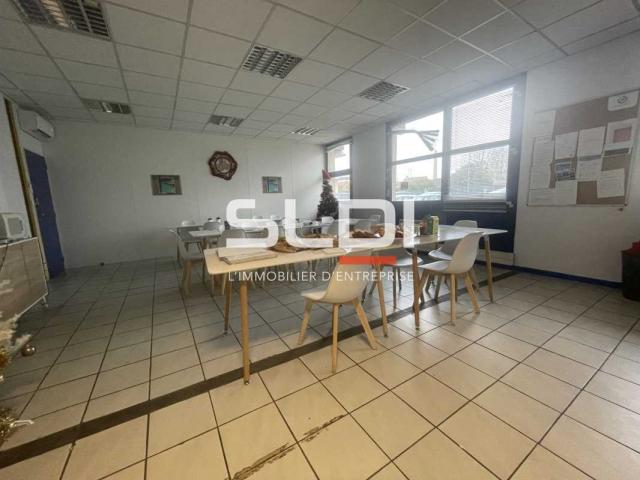 Bureaux A VENDRE - VAULX EN VELIN - 925 m²