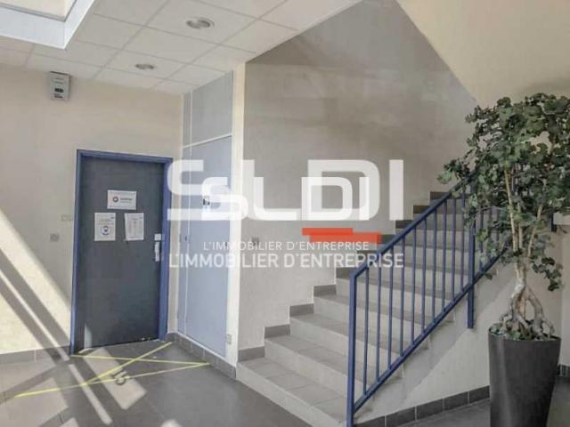 Locaux d'activités A LOUER - BRON - 334 m²