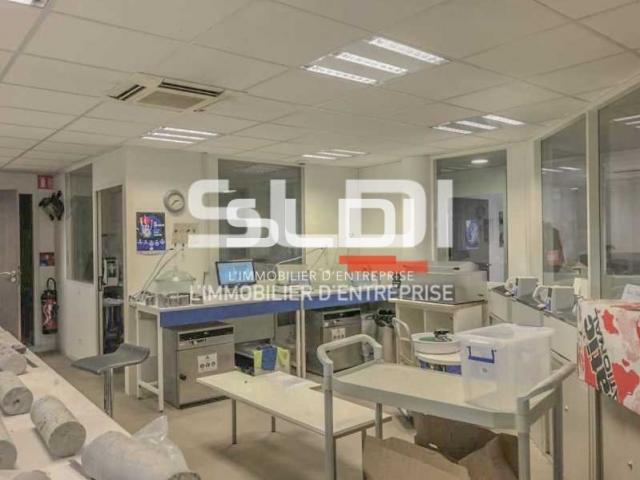 Locaux d'activités A LOUER - BRON - 334 m²