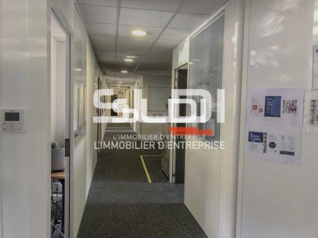Locaux d'activités A LOUER - BRON - 334 m²