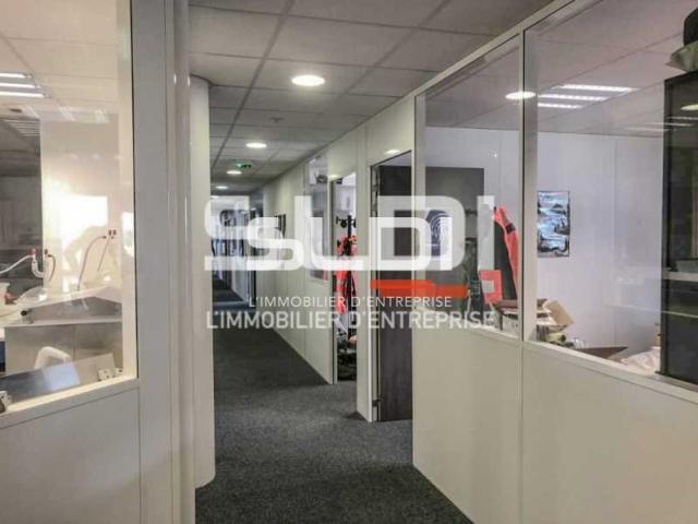 Locaux d'activités A LOUER - BRON - 334 m²