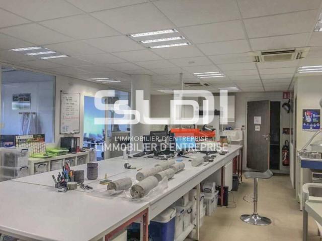 Locaux d'activités A LOUER - BRON - 334 m²