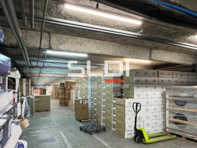 Locaux d'activités A VENDRE - VAULX EN VELIN - 1 800 m²