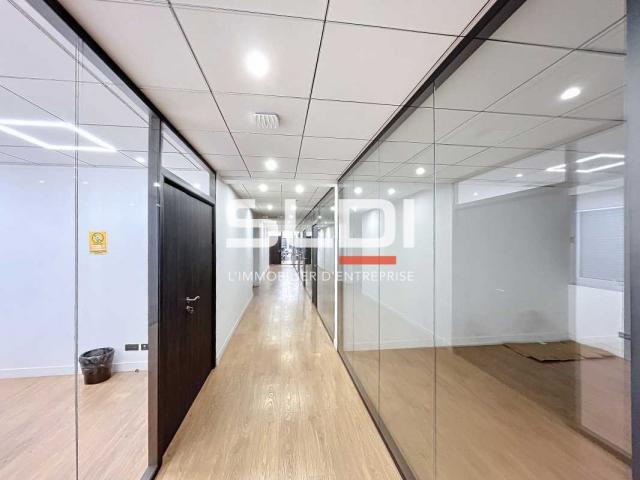 Locaux d'activités A VENDRE - VAULX EN VELIN - 1 800 m²