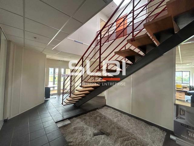 Locaux d'activités A LOUER - ARNAS - 3 304 m²