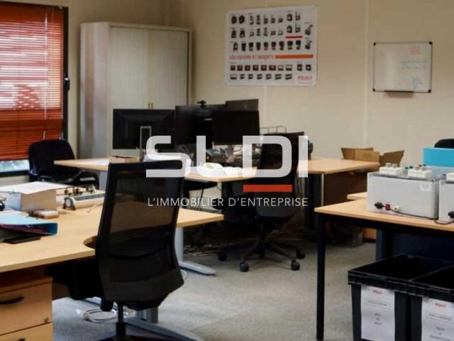 Locaux d'activités A LOUER - ARNAS - 3 304 m²