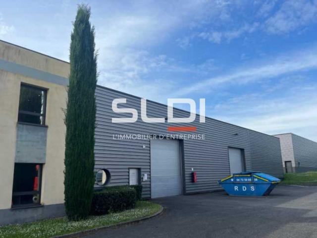 Locaux d'activités A LOUER - ARNAS - 3 304 m²