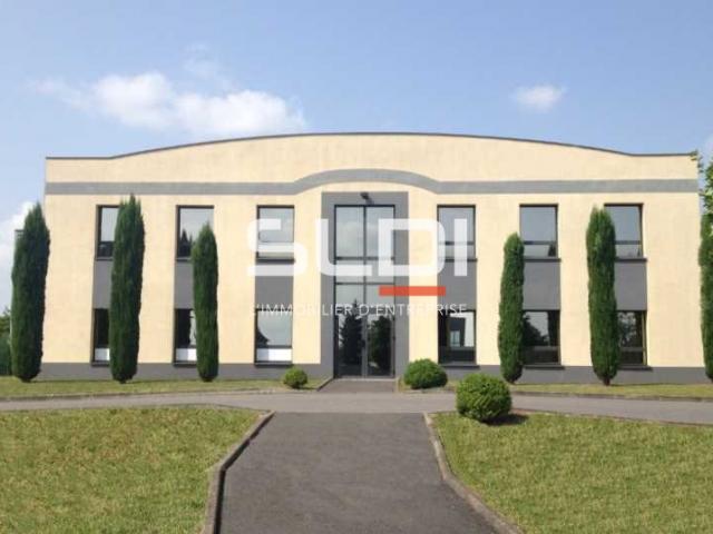 Locaux d'activités A LOUER - ARNAS - 3 304 m²