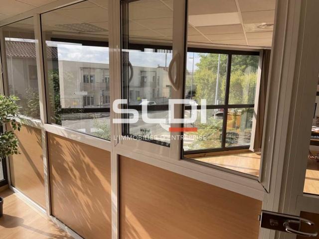 Bureaux A LOUER - CHASSIEU - 65 m²