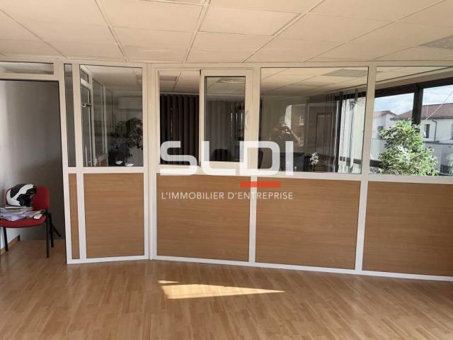 Bureaux A LOUER - CHASSIEU - 65 m²
