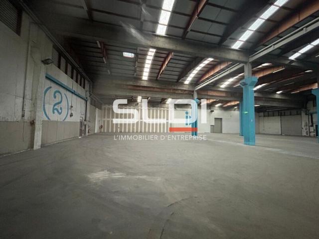 Locaux d'activités A LOUER - SAINT PRIEST - 2 160 m²