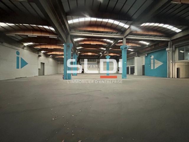 Locaux d'activités A LOUER - SAINT PRIEST - 2 160 m²