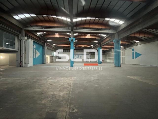 Locaux d'activités A LOUER - SAINT PRIEST - 2 160 m²