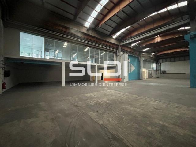 Locaux d'activités A LOUER - SAINT PRIEST - 2 160 m²