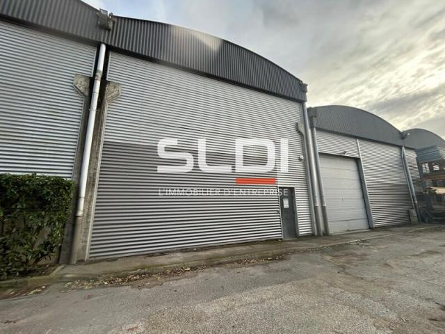 Locaux d'activités A LOUER - SAINT PRIEST - 2 160 m²