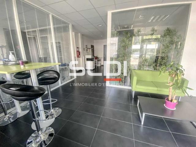 Locaux d'activités A LOUER - VAULX EN VELIN - 615 m²