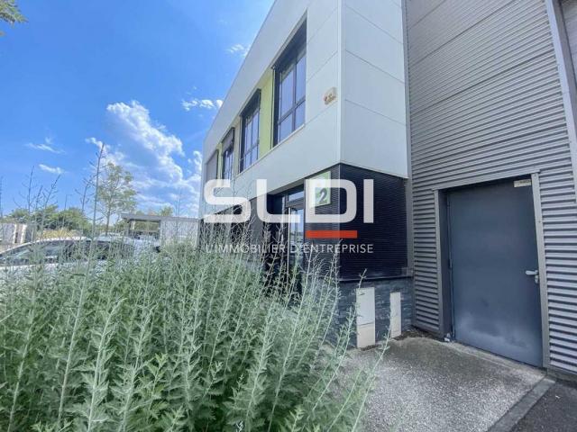 Locaux d'activités A LOUER - VAULX EN VELIN - 615 m²