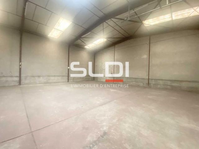 Locaux d'activités A LOUER - SAINT LAURENT DE MURE - 740 m²