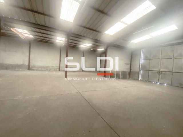 Locaux d'activités A LOUER - SAINT LAURENT DE MURE - 740 m²