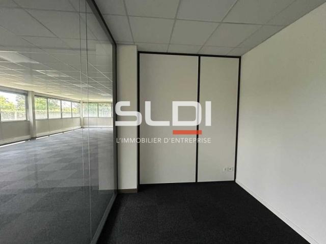 Bureaux A VENDRE OU A LOUER - DARDILLY - 235 m²