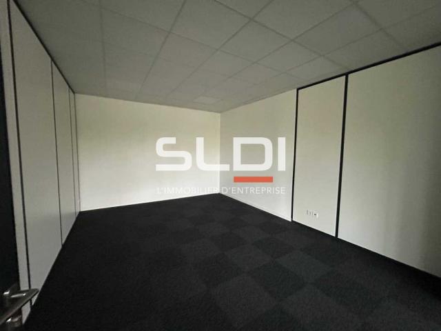Bureaux A VENDRE OU A LOUER - DARDILLY - 235 m²