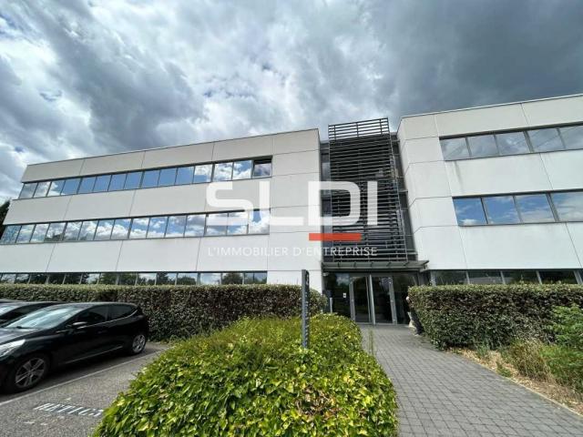 Bureaux A VENDRE OU A LOUER - DARDILLY - 235 m²