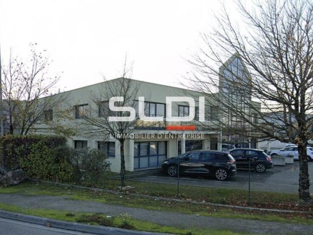 Locaux d'activités A VENDRE OU A LOUER - CHASSIEU - 1 106 m²