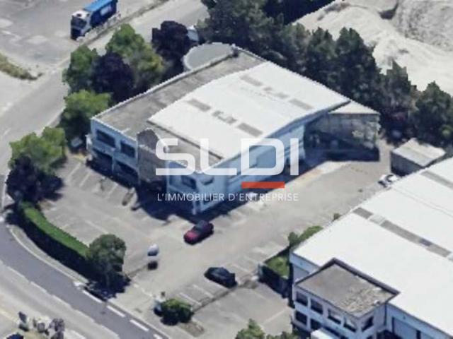 Locaux d'activités A VENDRE OU A LOUER - CHASSIEU - 1 106 m²