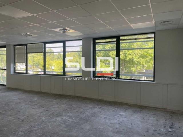 Bureaux A LOUER - SAINT PRIEST - 660 m²