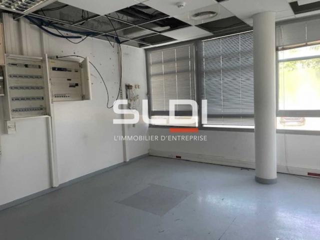 Bureaux A LOUER - SAINT PRIEST - 660 m²