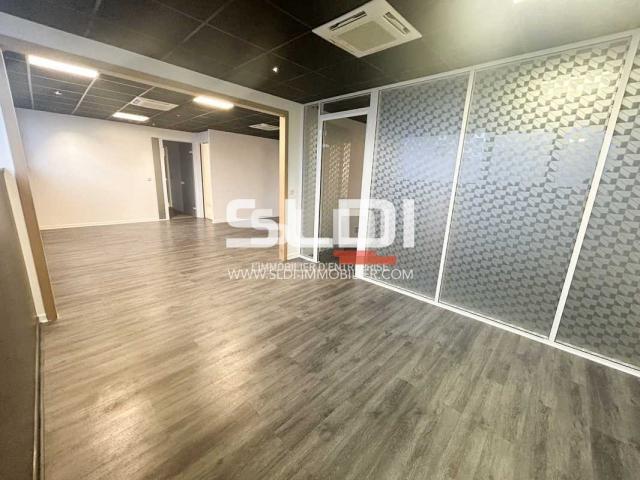 Locaux d'activités A VENDRE - RILLIEUX LA PAPE - 330 m²