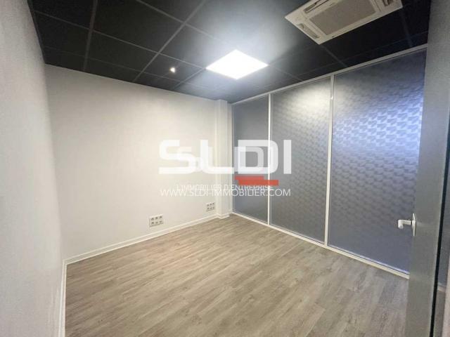 Locaux d'activités A VENDRE - RILLIEUX LA PAPE - 330 m²