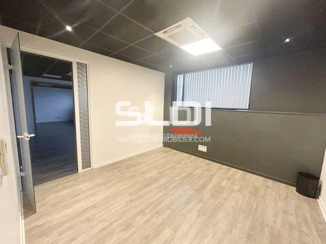 Locaux d'activités A VENDRE - RILLIEUX LA PAPE - 330 m²