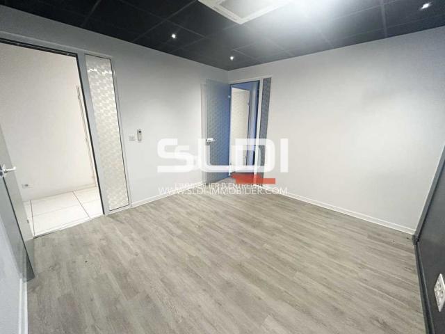 Locaux d'activités A VENDRE - RILLIEUX LA PAPE - 330 m²
