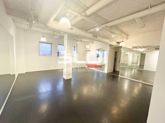 Locaux d'activités A VENDRE - RILLIEUX LA PAPE - 330 m²
