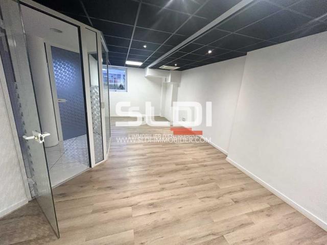 Locaux d'activités A VENDRE - RILLIEUX LA PAPE - 330 m²